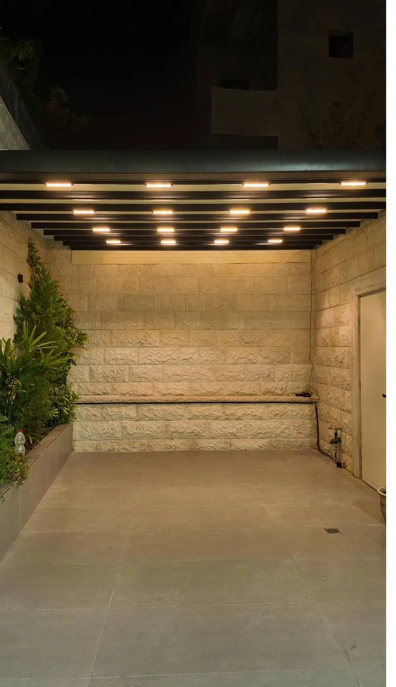 بورجولا بإضاءة LED ليلاً